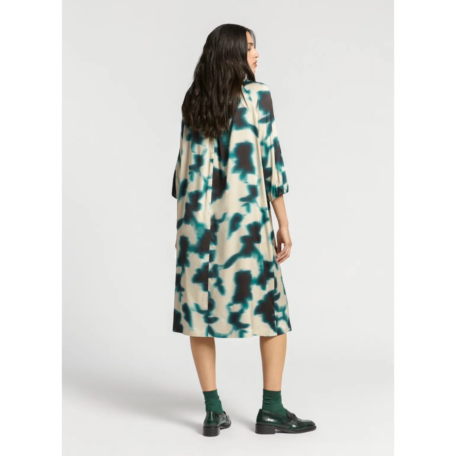 Weich fallendes Midikleid
