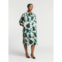 Weich fallendes Midikleid