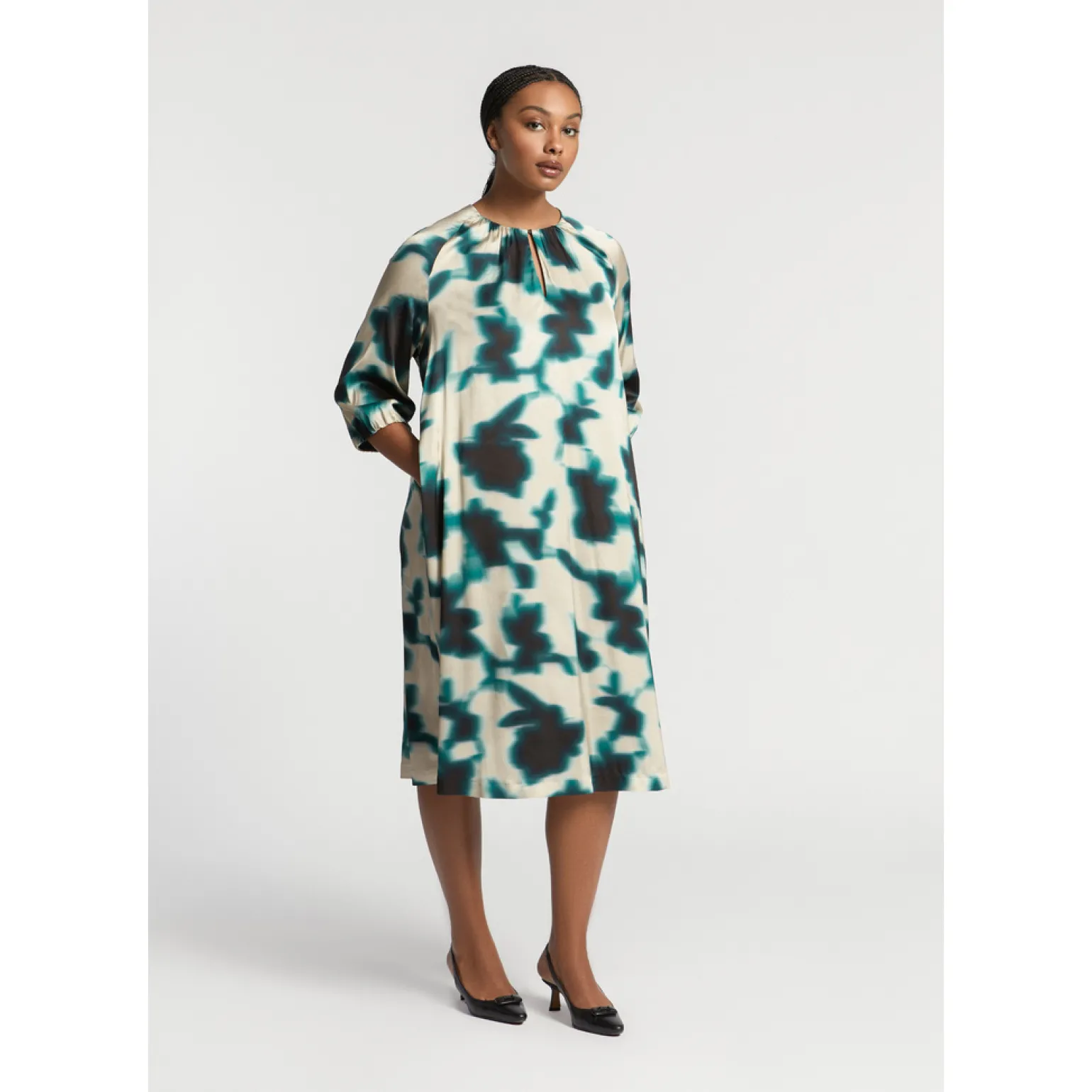 Weich fallendes Midikleid