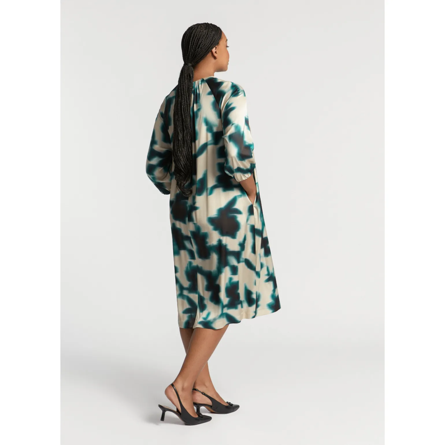 Weich fallendes Midikleid