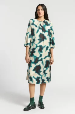 Weich fallendes Midikleid