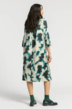 Weich fallendes Midikleid
