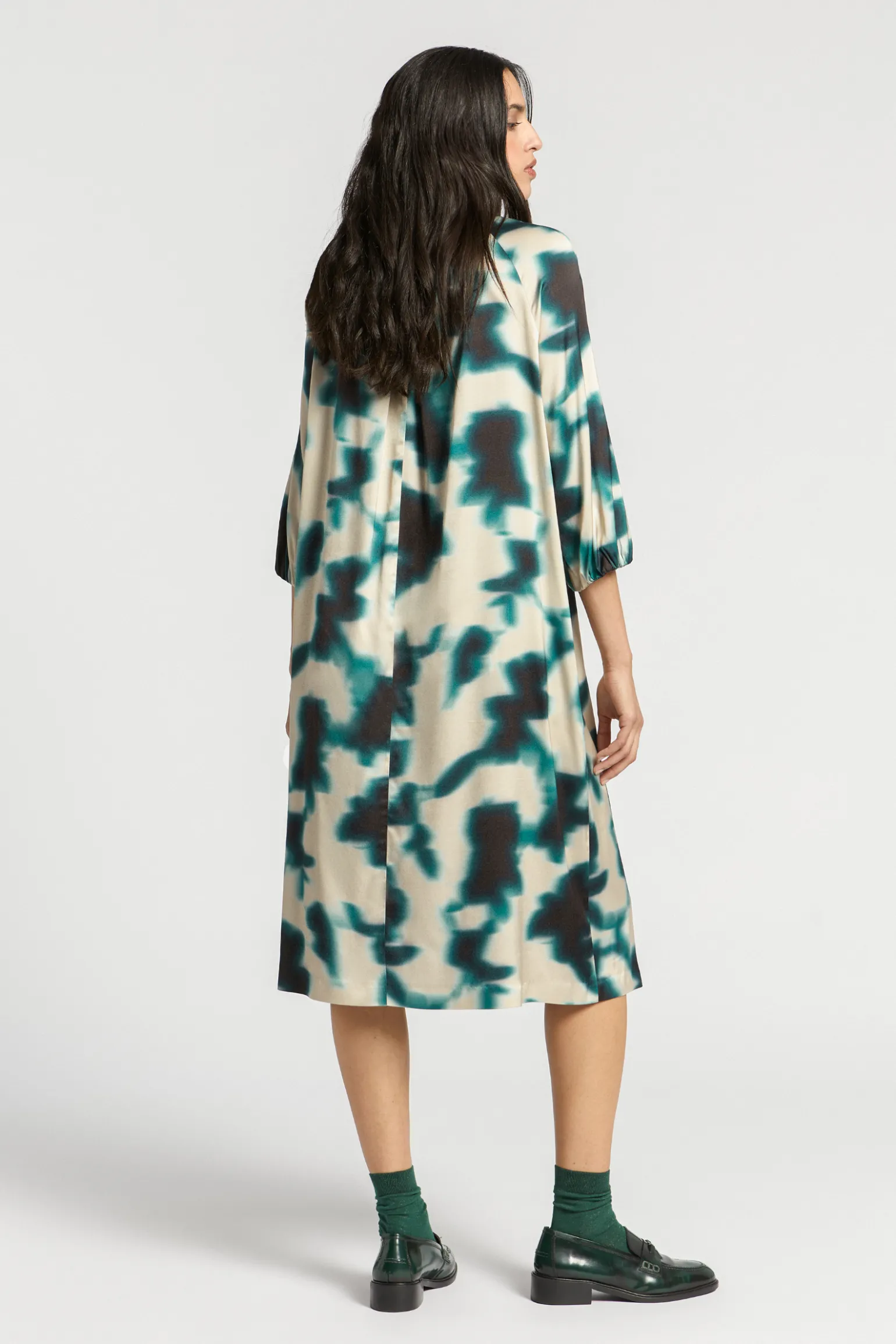 Weich fallendes Midikleid