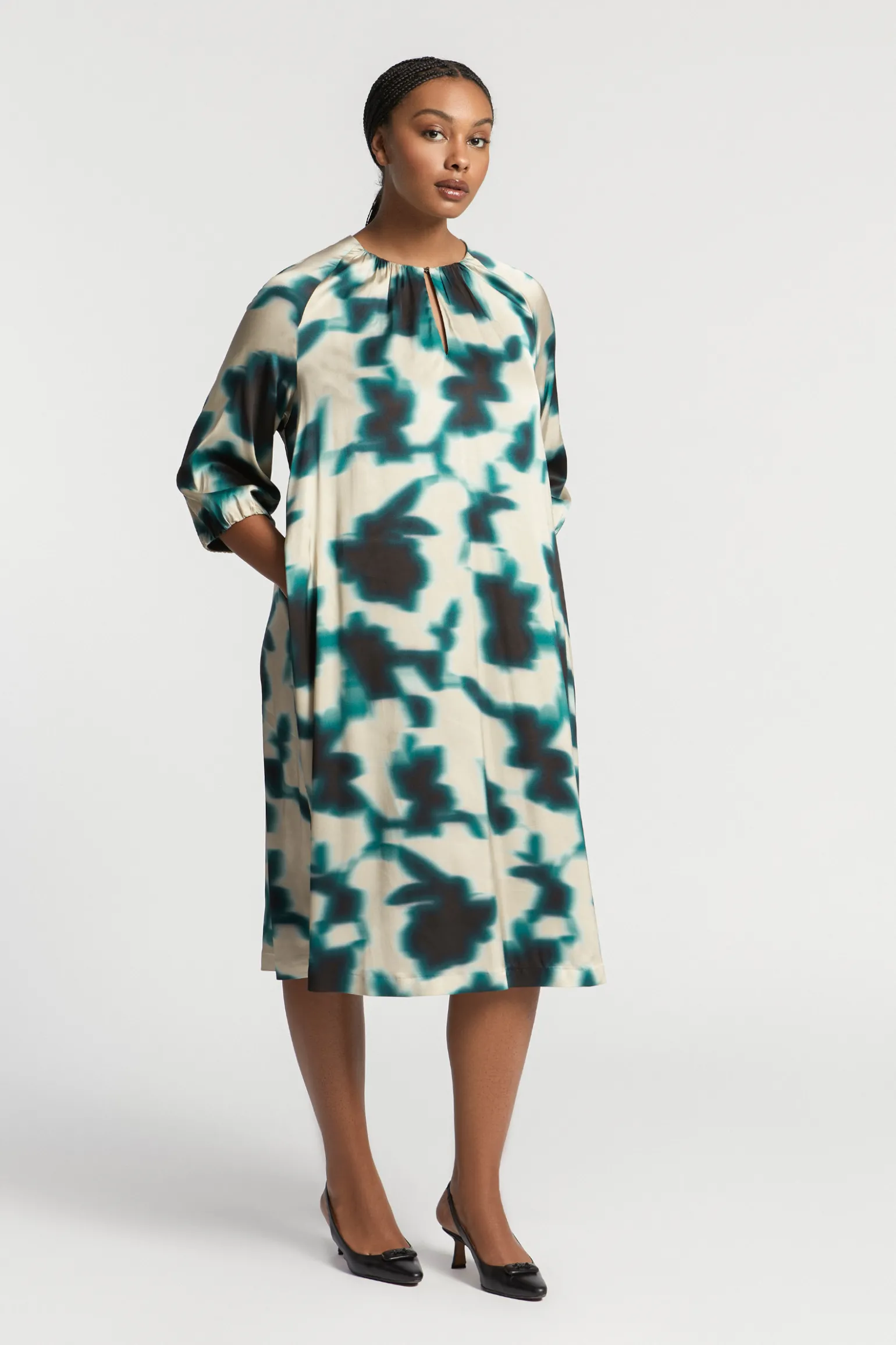 Weich fallendes Midikleid