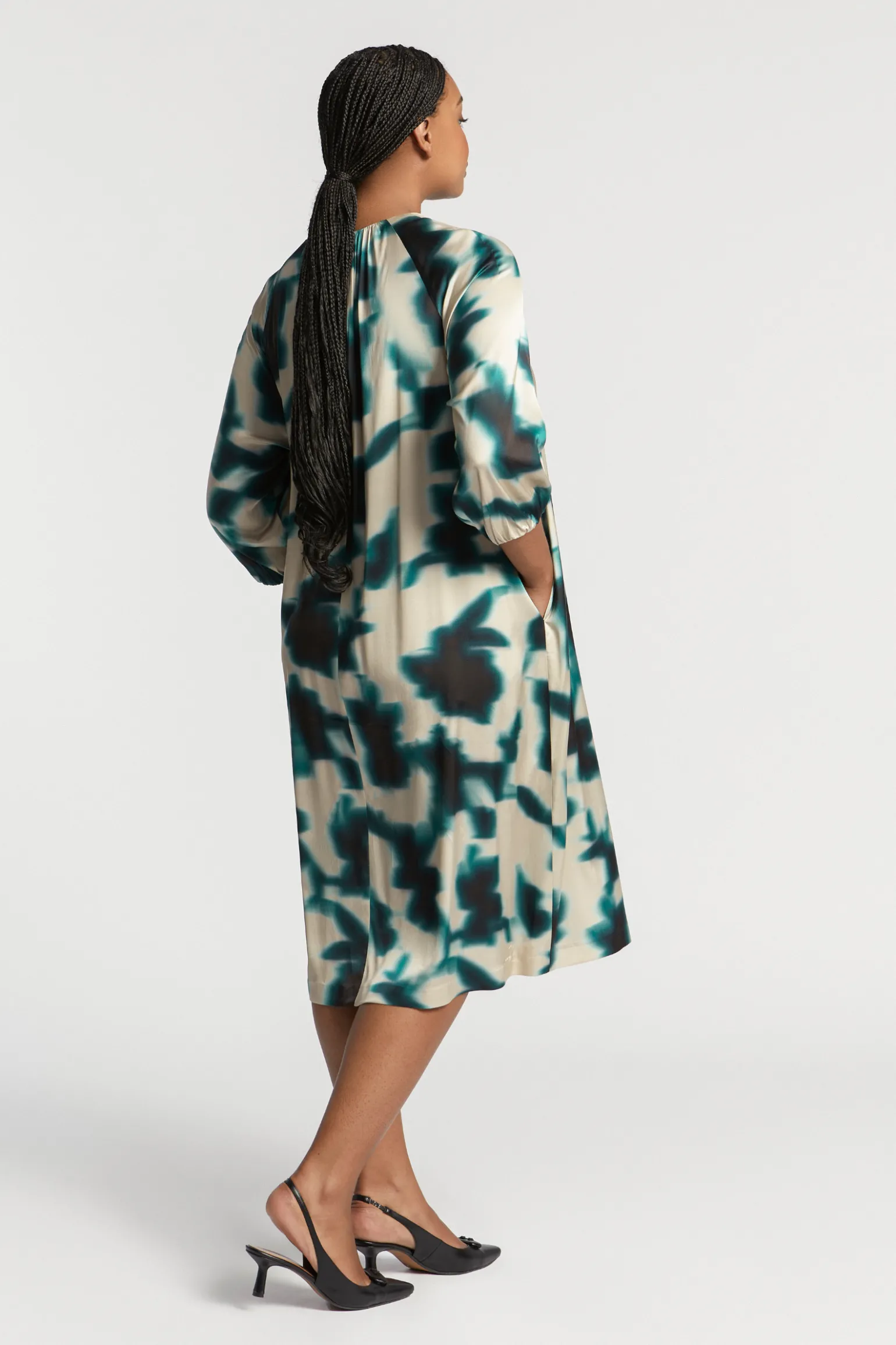 Weich fallendes Midikleid