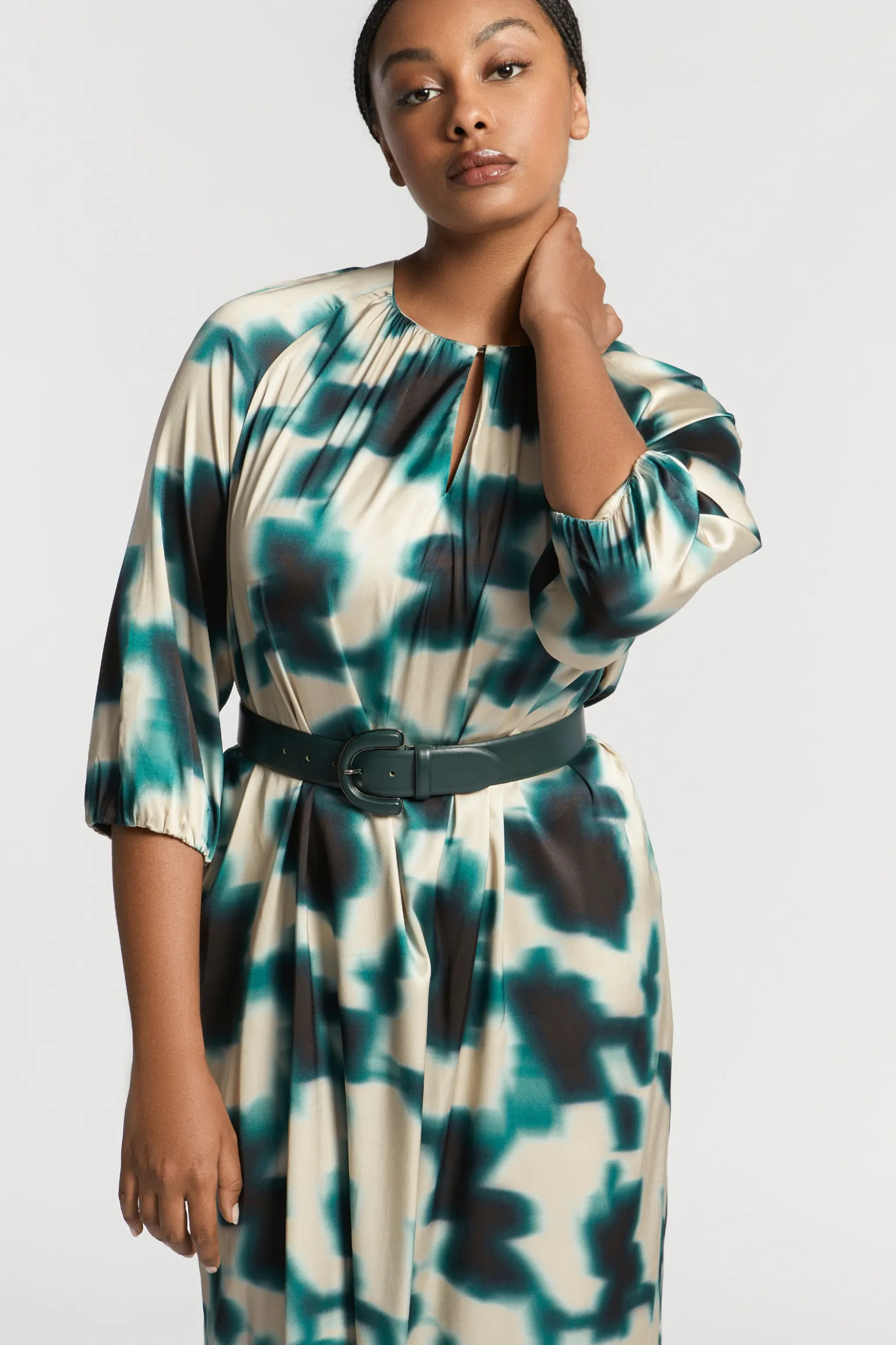 Weich fallendes Midikleid
