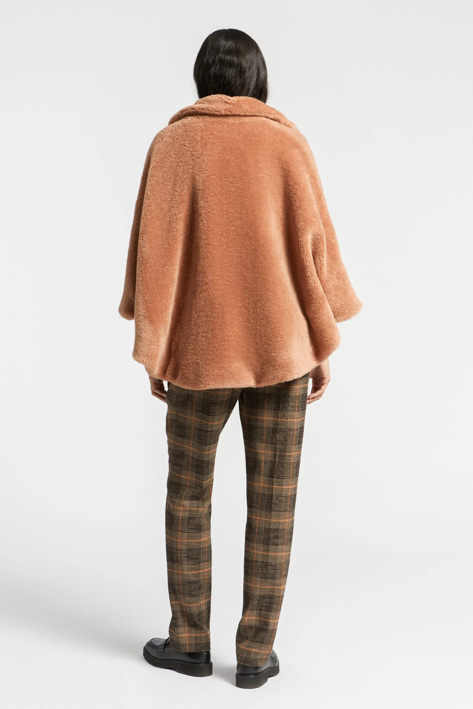 Weicher Poncho aus Teddystoff