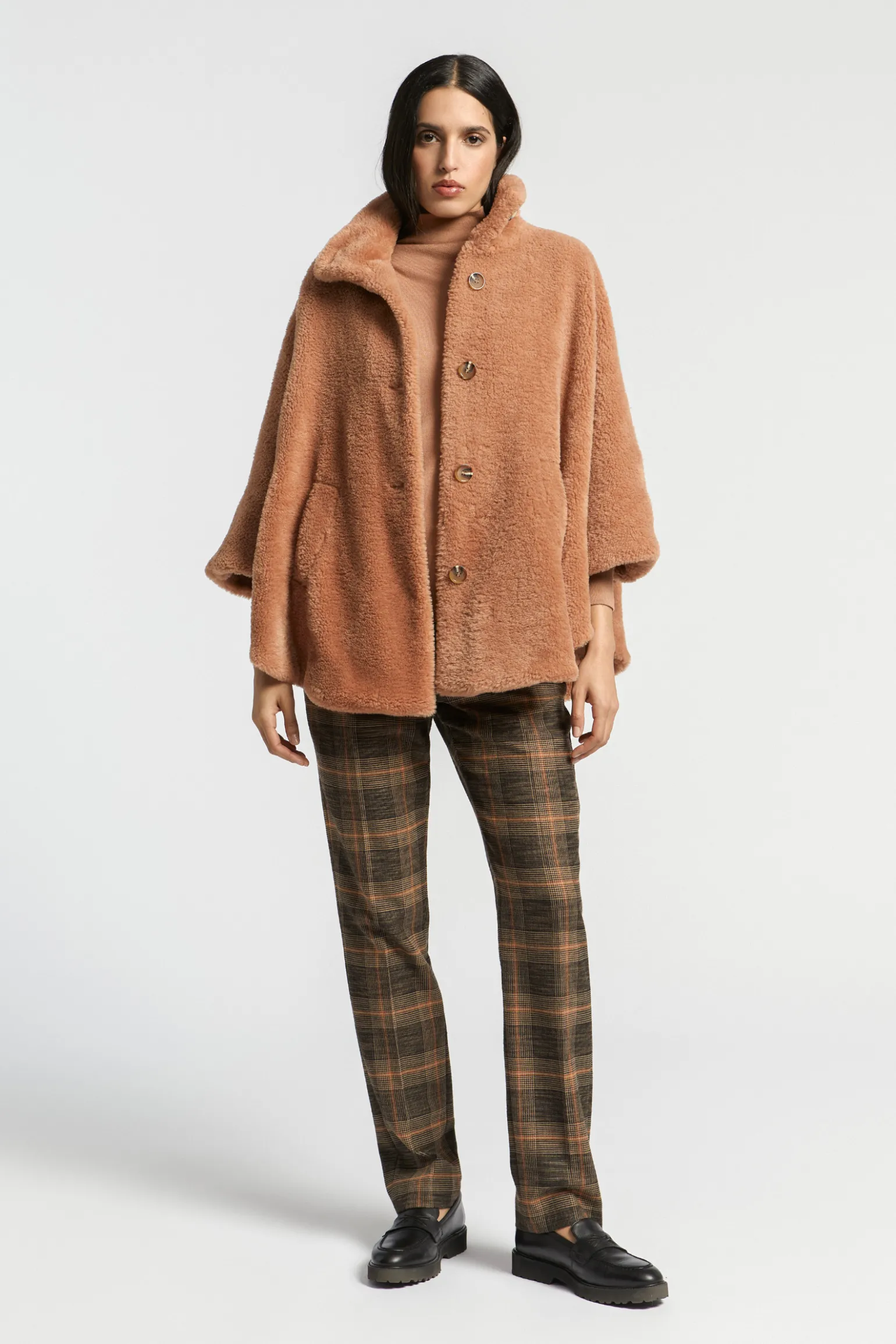 Weicher Poncho aus Teddystoff