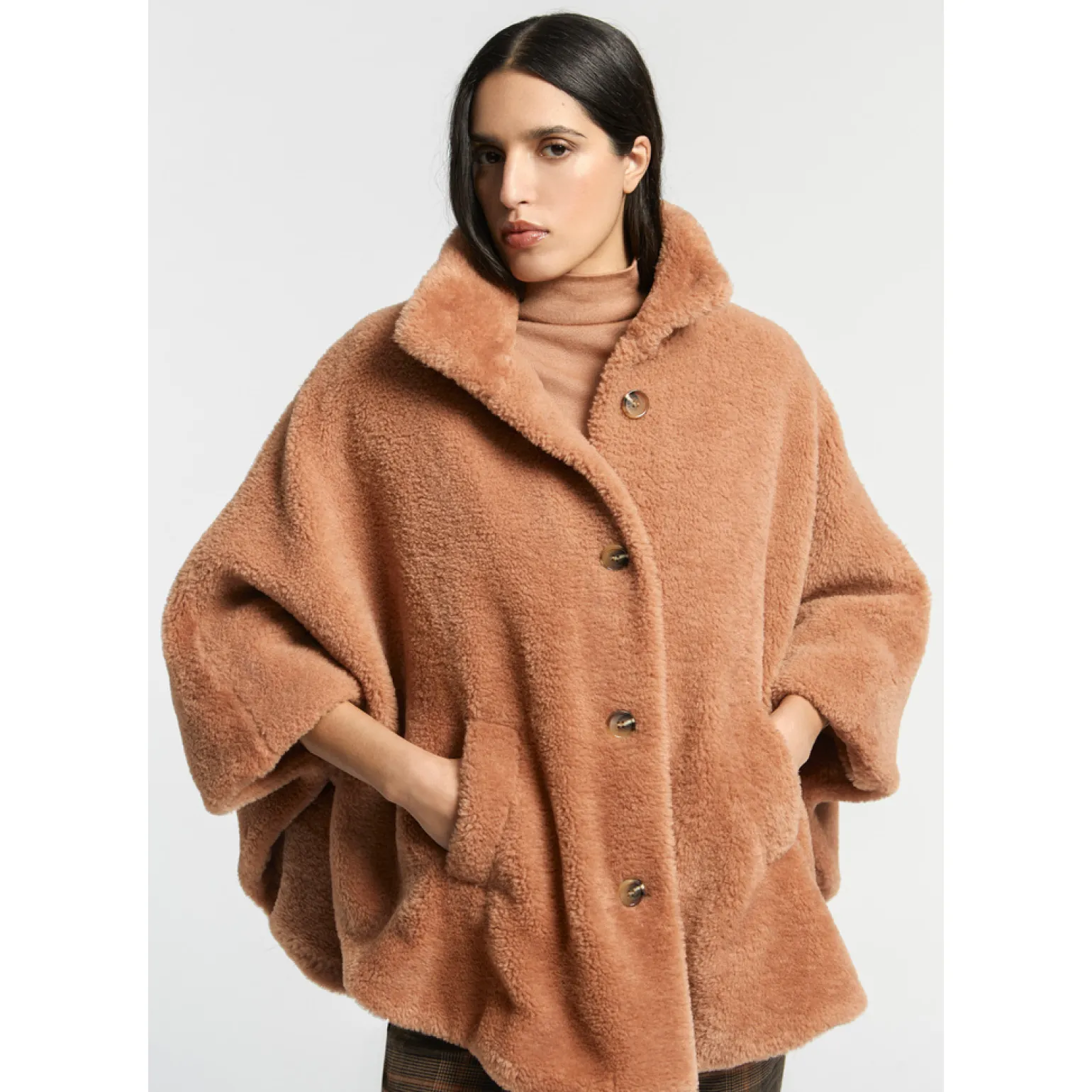 Weicher Poncho aus Teddystoff