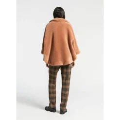 Weicher Poncho aus Teddystoff