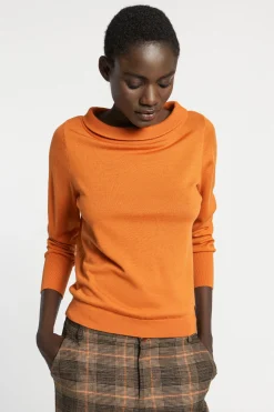 Wollpullover mit U-Boot-Ausschnitt