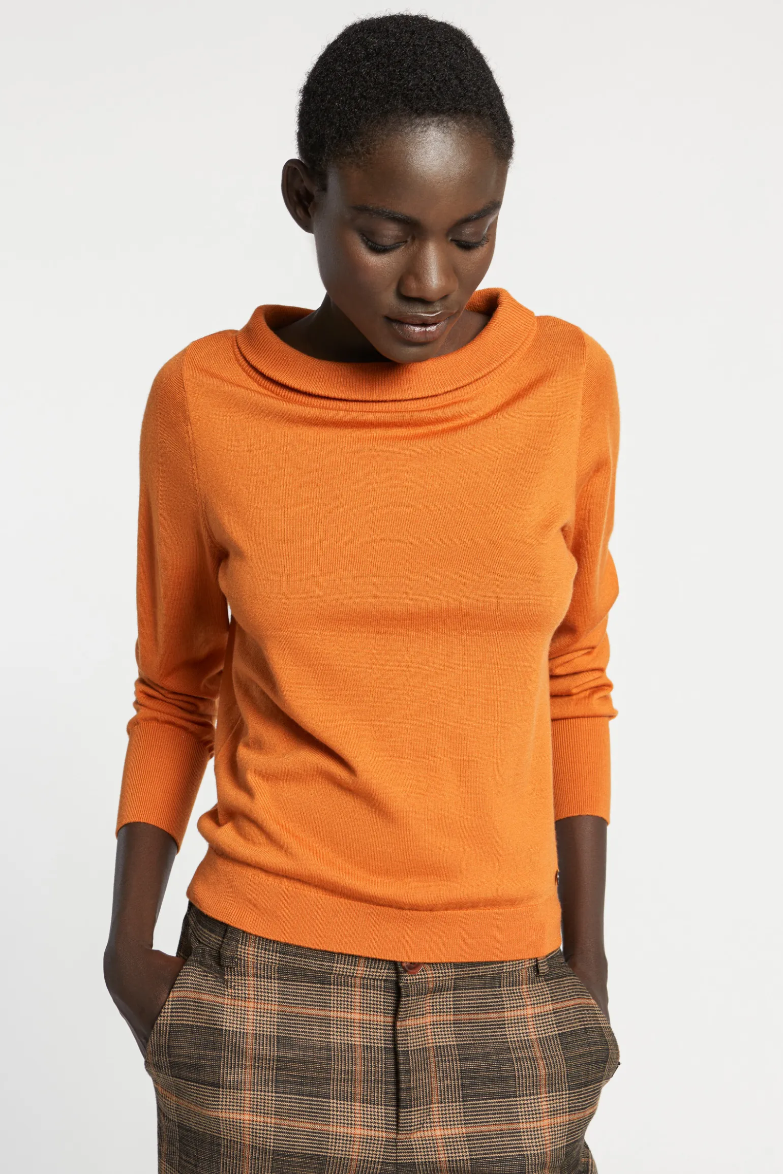 Wollpullover mit U-Boot-Ausschnitt